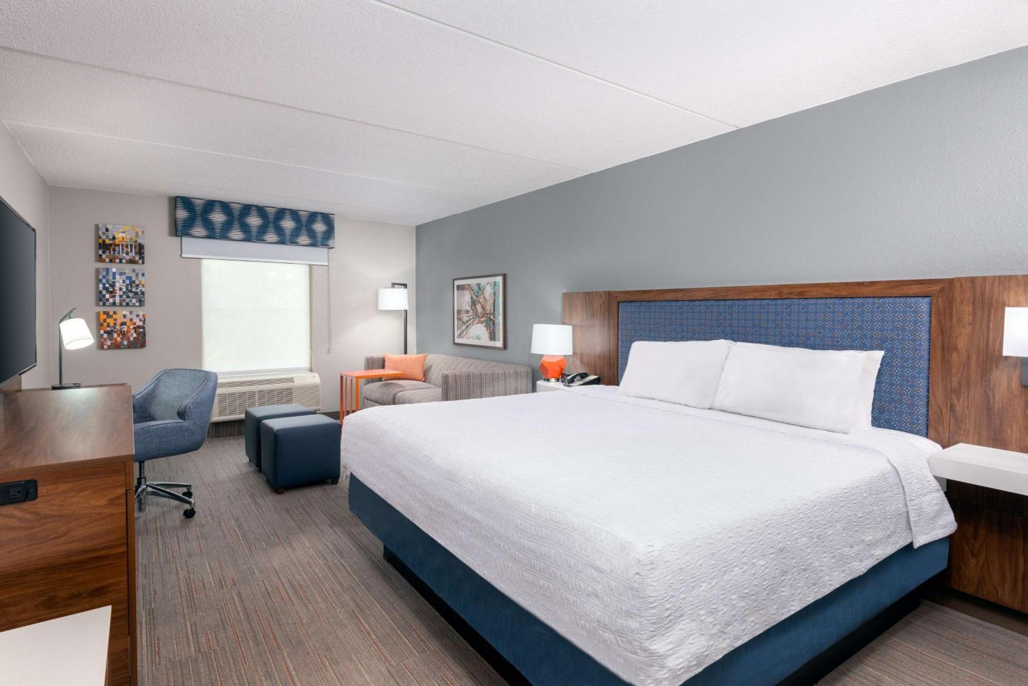 Hotel Hampton & At The